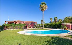 Amazing home in Morón de la Frontera w/ WiFi, Outdoor swimming pool&5 Bedrooms